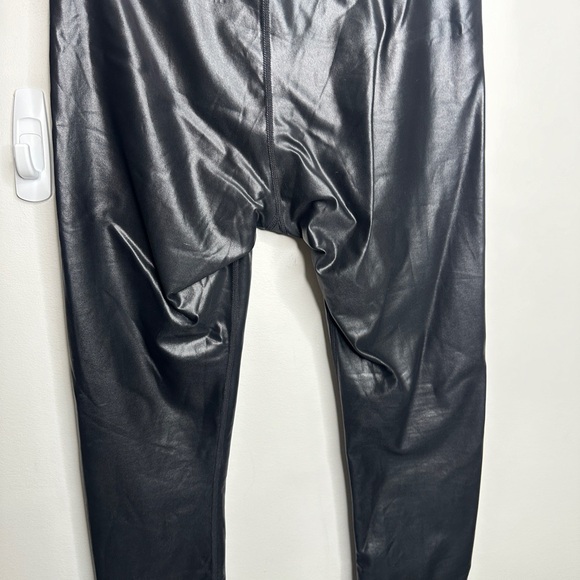 Knix | High Rise Contour Waist Legging in Black Sz Medium - Picture 5 of 9